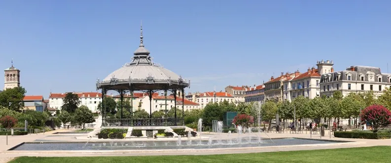 Le kiosque Peynet au Champ de Mars, à Valence